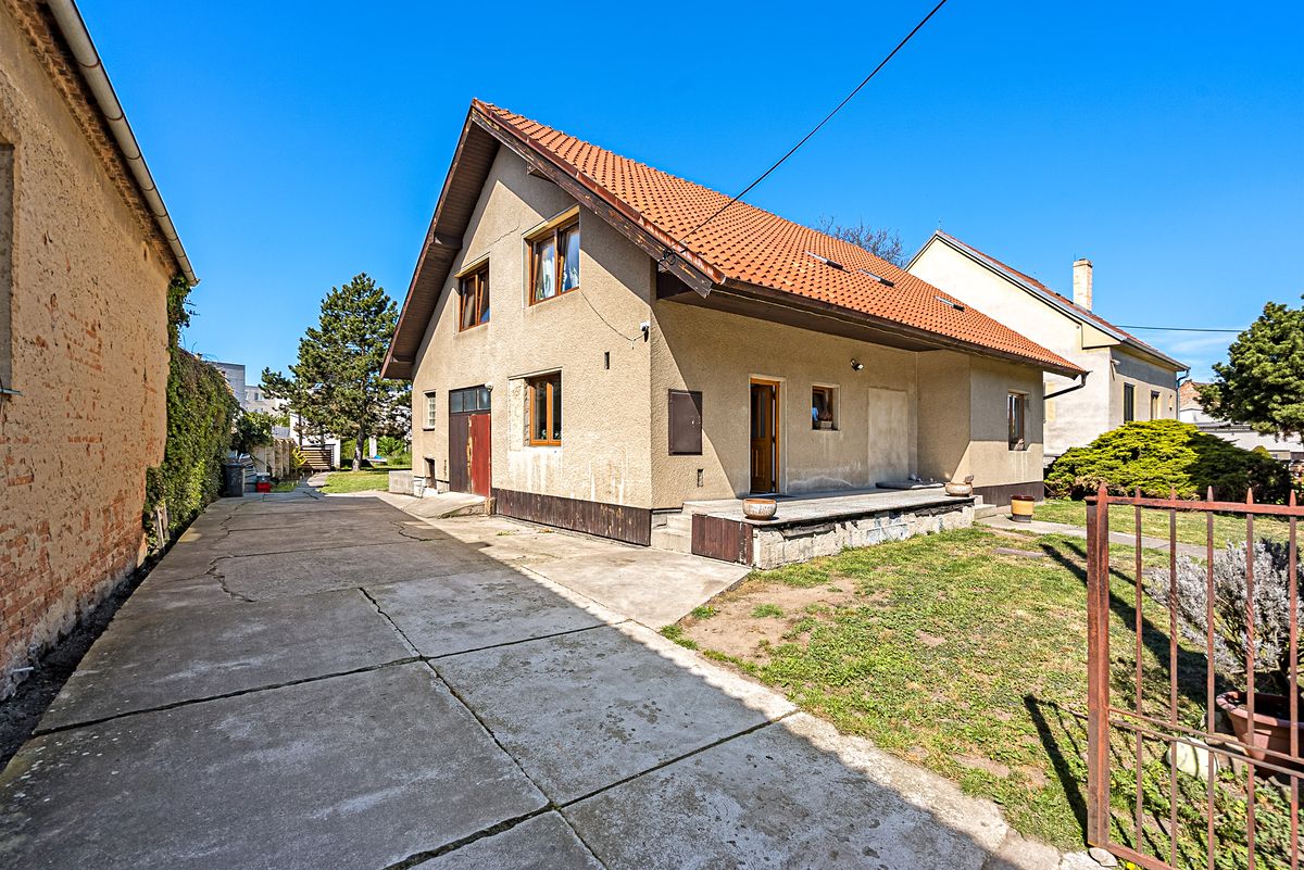 Prodej rodinného domu 182 m², pozemek 1355 m²